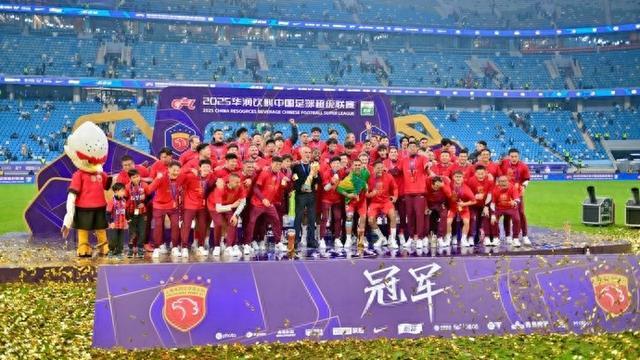 战队直播-球员自宣、球迷机场宣取代“官宣”？每年海港冬训出征，为何总当保密局局长